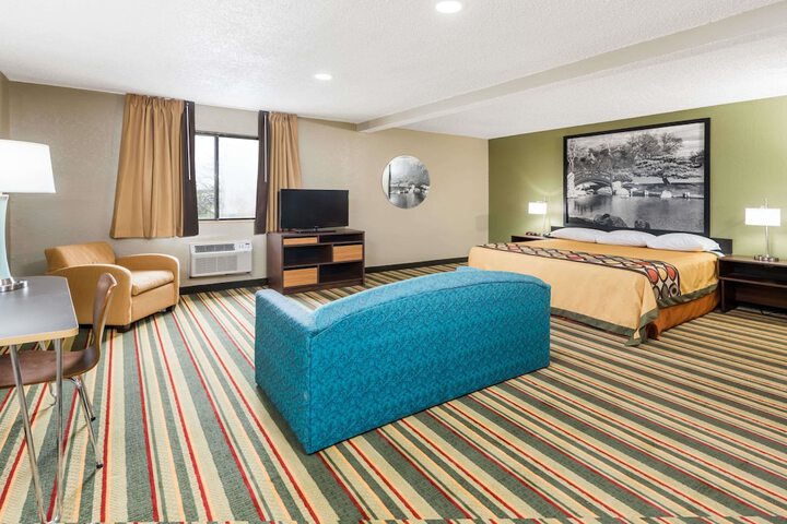 Room 10 of 14