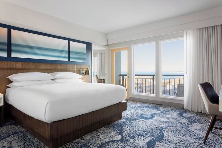Delta Hotels by Marriott Virginia Beach Waterfront Suites