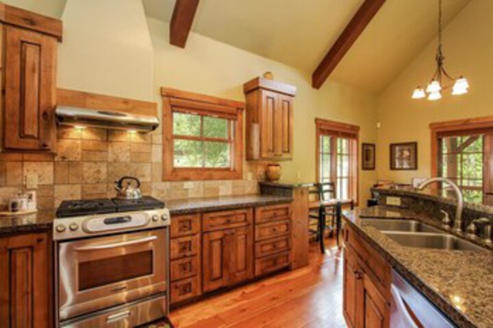 Discovery Chalet 374 - Three Bedroom Cabin