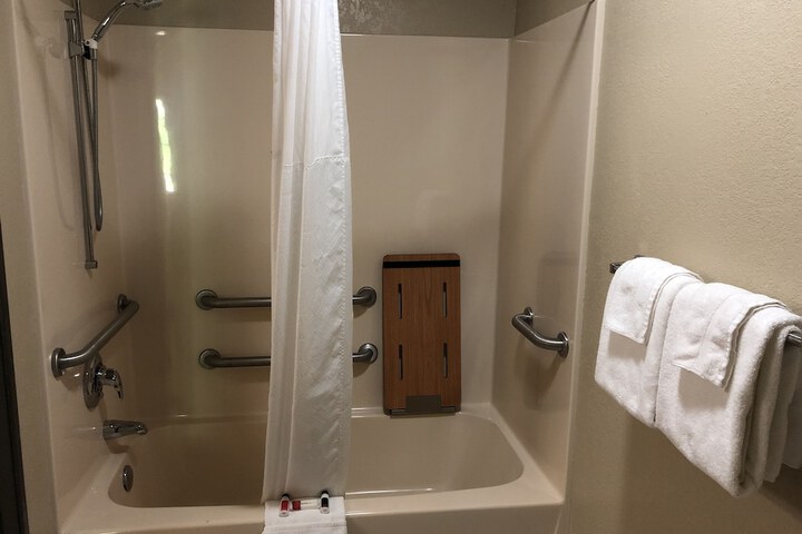 Room 16 of 76