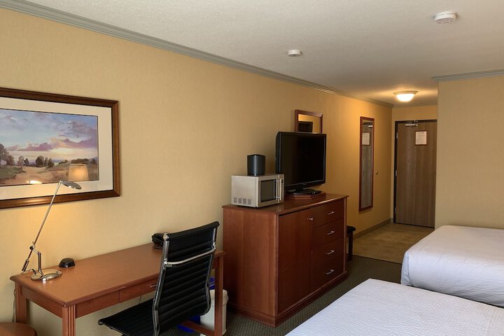 Merit Hotel & Suites