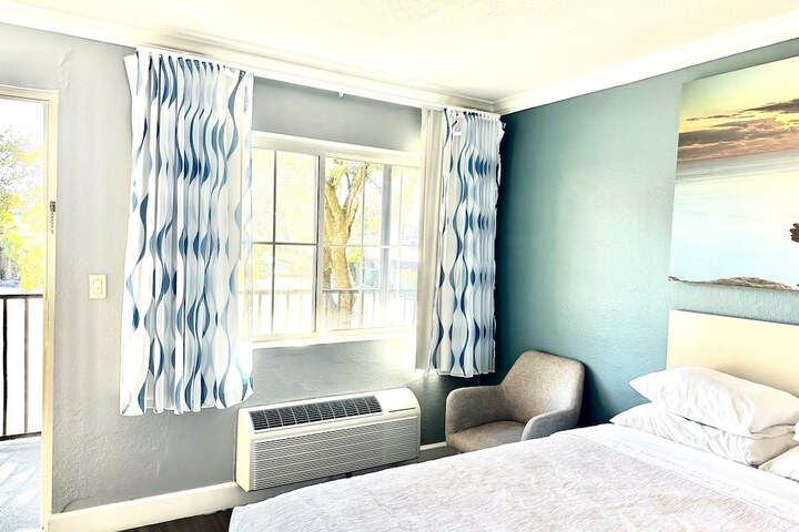 Days Inn by Wyndham Pensacola - Historic Downtown