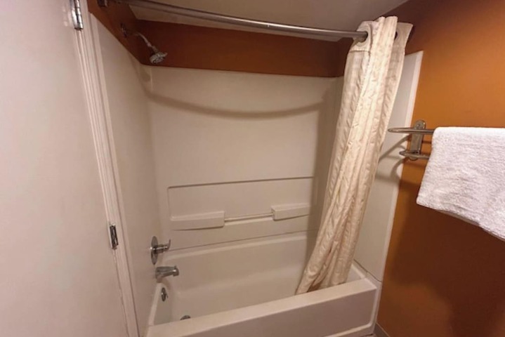 Room 10 of 15