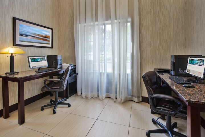 Holiday Inn Express & Suites Geneva Finger Lakes by IHG