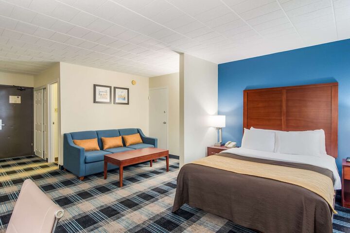 Comfort Inn & Suites Pittsburgh Fox Chapel