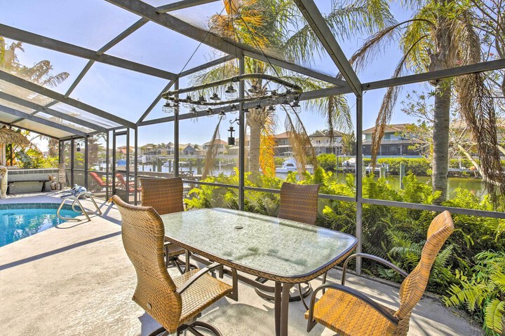 Tropical Apollo Beach House w / Pool & Dock!