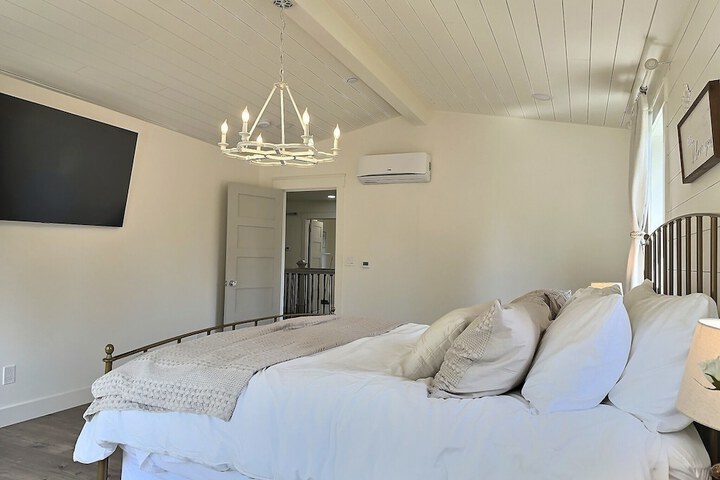 Serene 5BR Farmhouse Retreat Shoreline