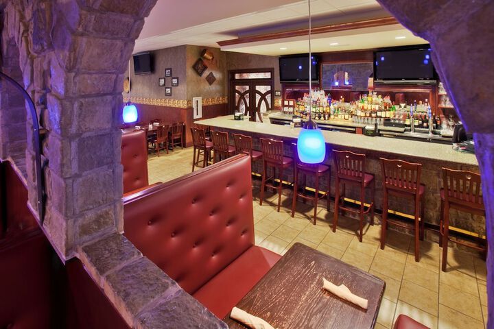 Lounge 38 of 40