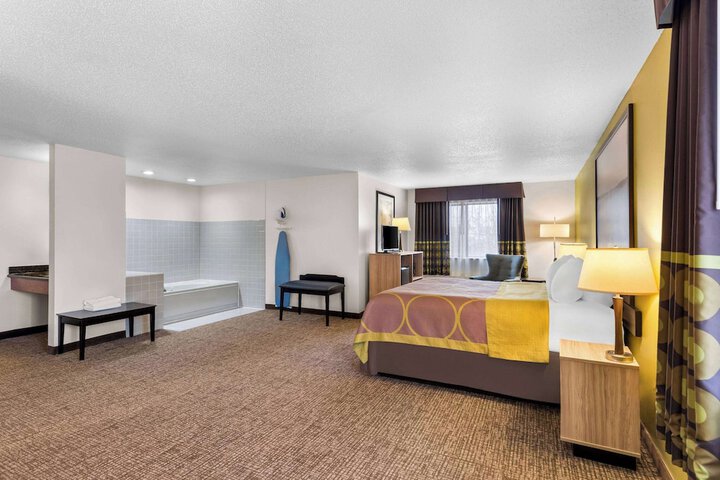 Super 8 by Wyndham Oelwein