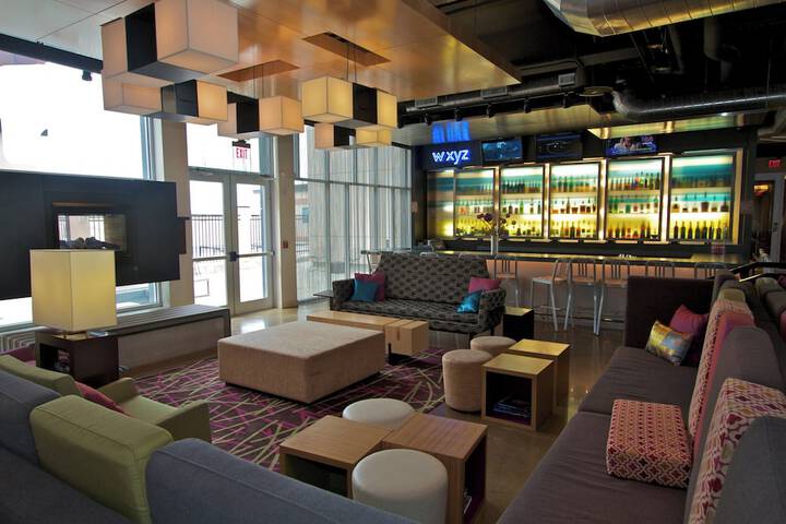 Lounge 41 of 50