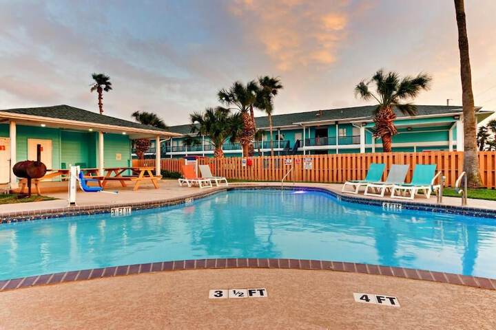 The Island Hotel Near Beach Port Aransas
