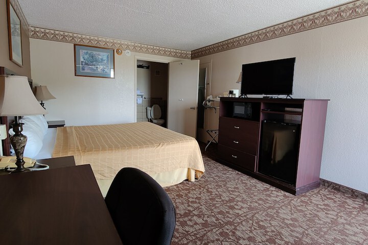 Countryside Inn & Suites
