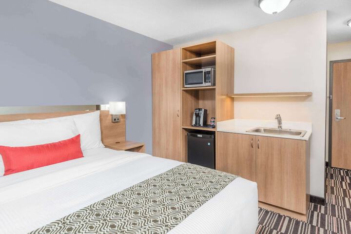 Room 13 of 25