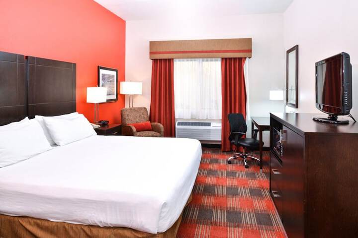 Room 32 of 47