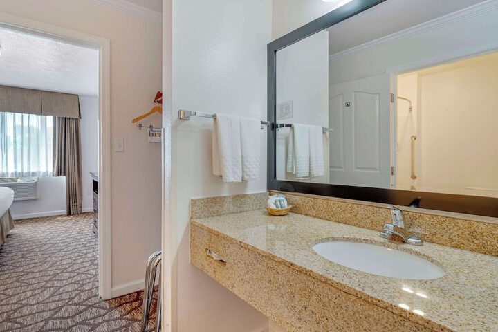 Best Western Salinas Monterey Hotel