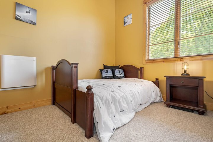 Room 17 of 38