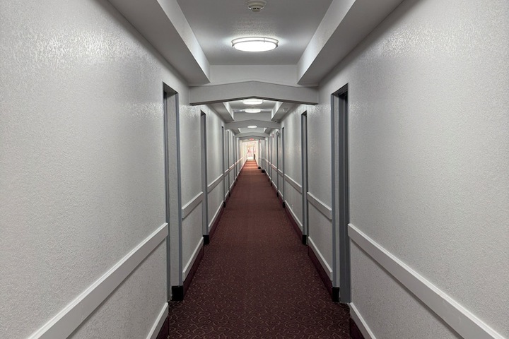 Hilltop Inn & Suites