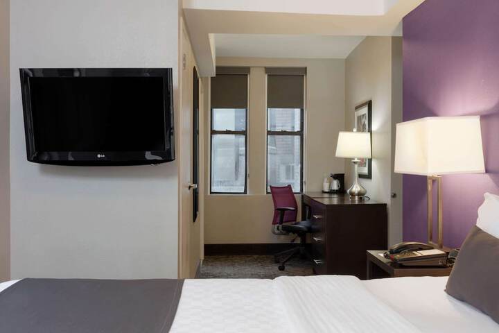 Room 14 of 33
