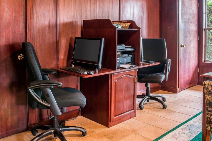 Business Center 46 of 48