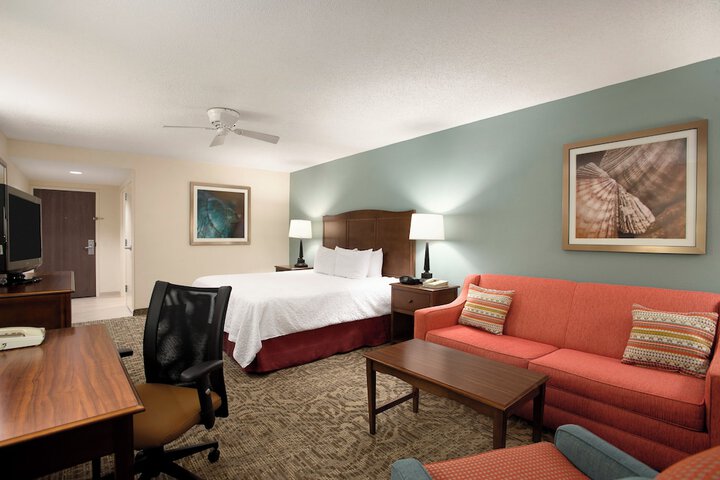 Hampton Inn & Suites Outer Banks / Corolla