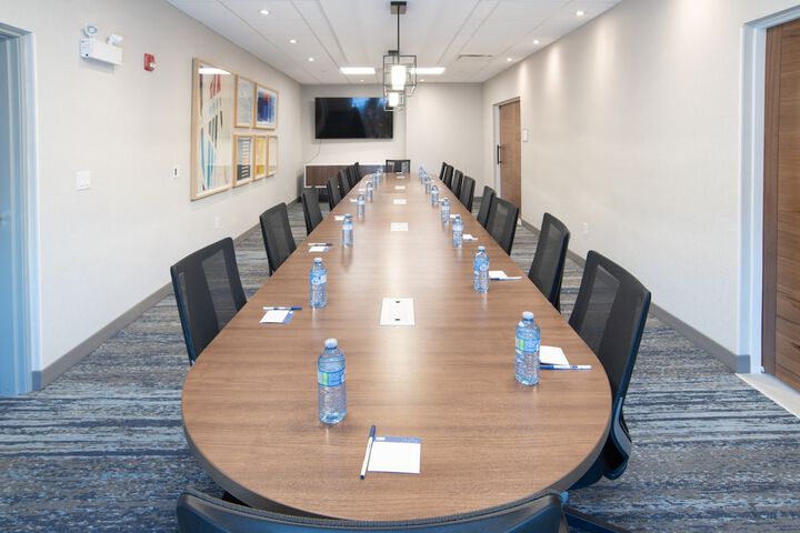 Holiday Inn Express and Suites Moose Jaw by IHG