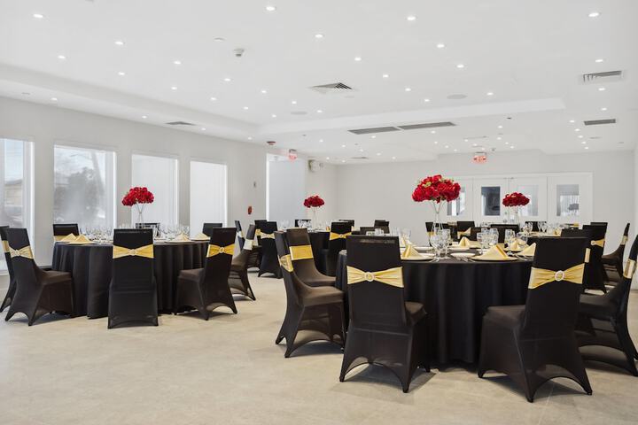 DoubleTree by Hilton New York JFK Airport