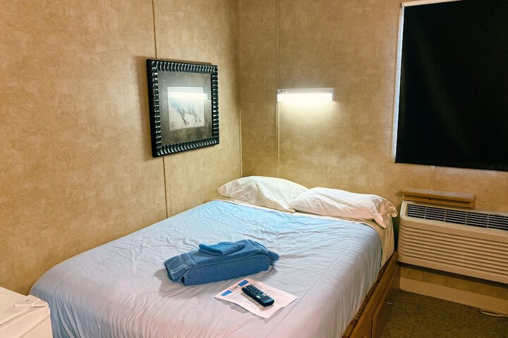 Room 13 of 38
