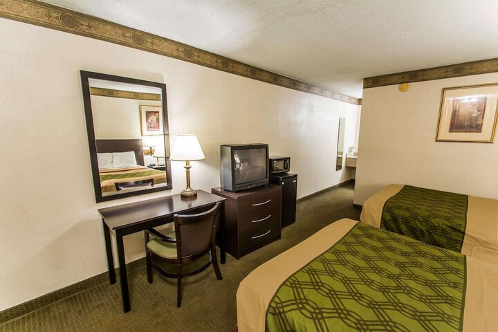 Room 12 of 19