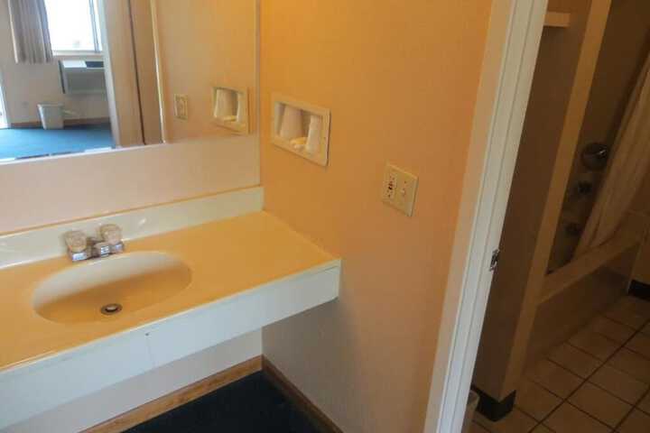 Room 34 of 43