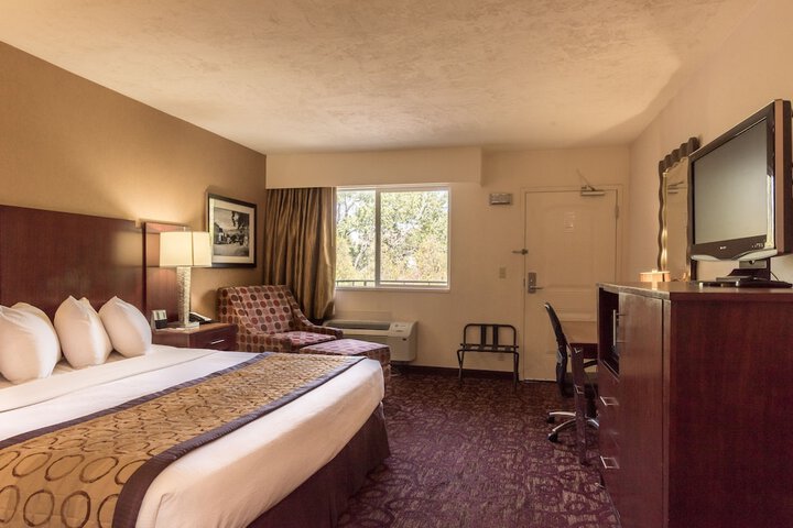 Room 10 of 19