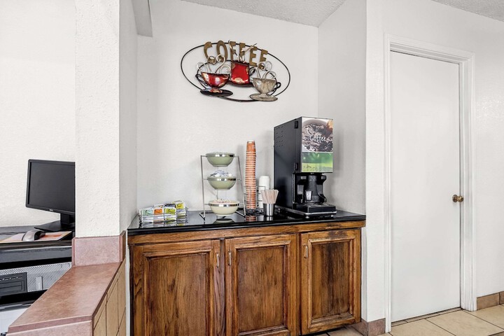 Breakfast/Coffee Service 29 of 31