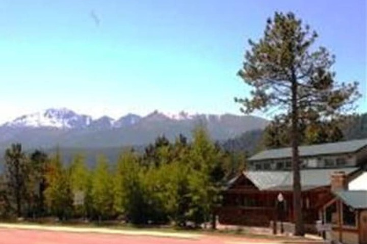 Eagle Fire Lodge & Cabins