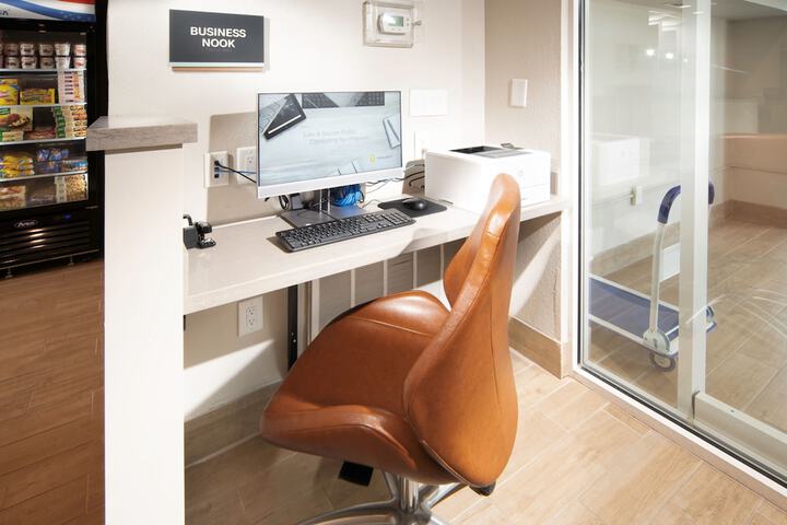 Business Center 36 of 37