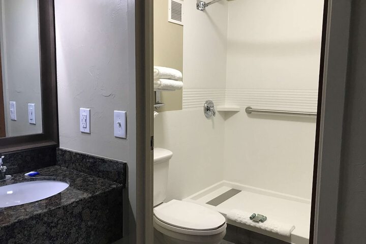 Room 11 of 16