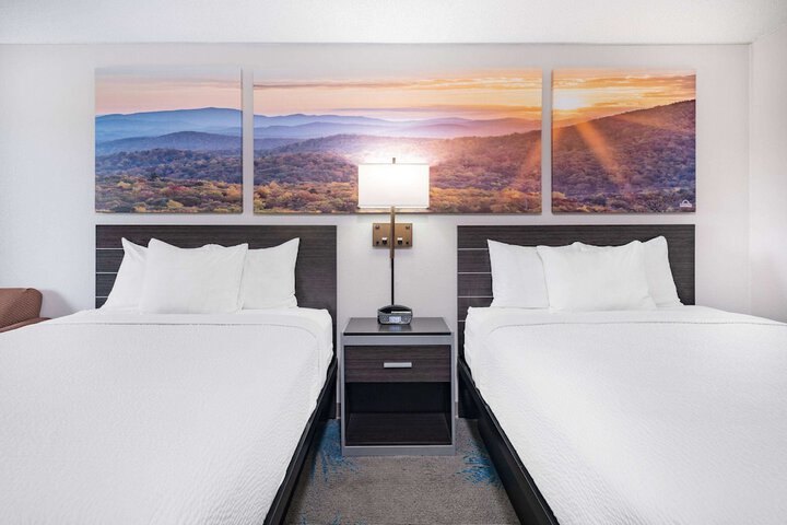 Days Inn by Wyndham Hamilton