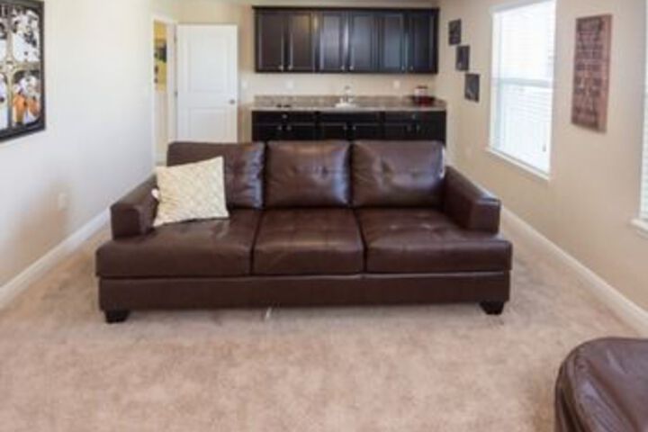 Oakview 4213 6 Br Villa by RedAwning