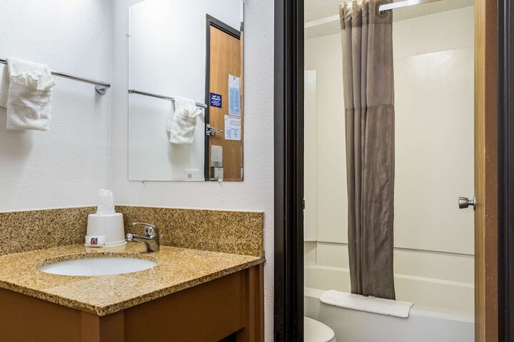 Room 15 of 27