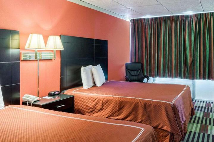 Rodeway Inn University