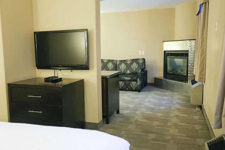 Room 32 of 80
