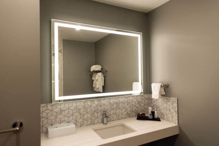 Room 32 of 62