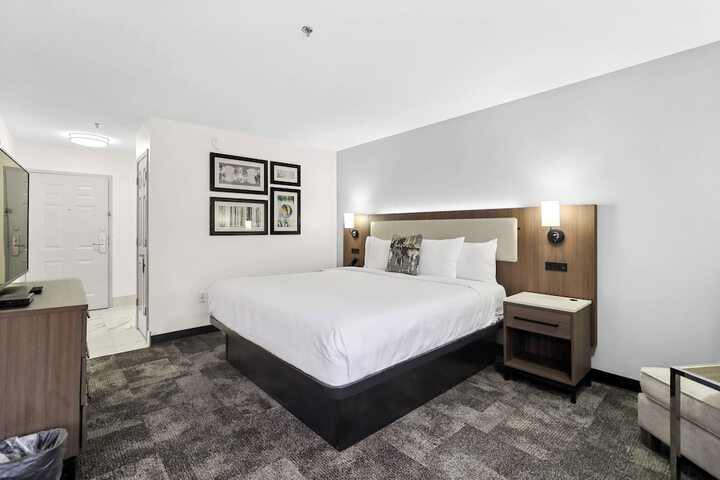 Room 46 of 77