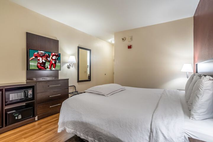 Red Roof Inn PLUS+ Wichita East