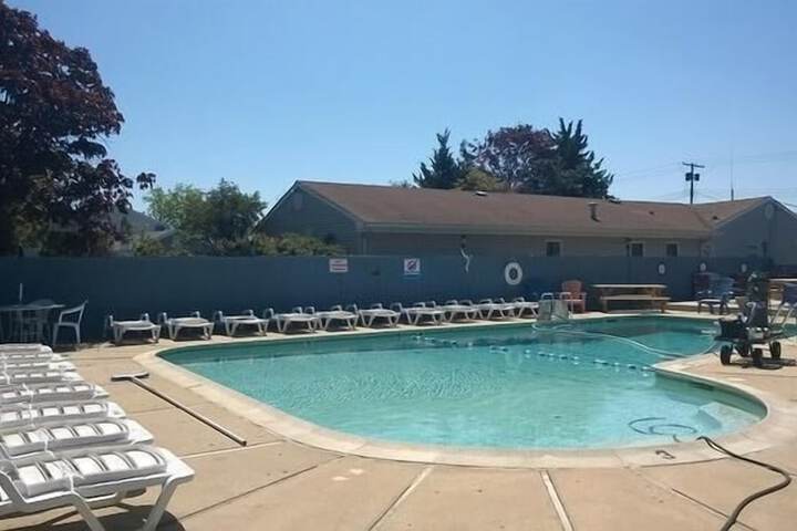 Pool 11 of 50