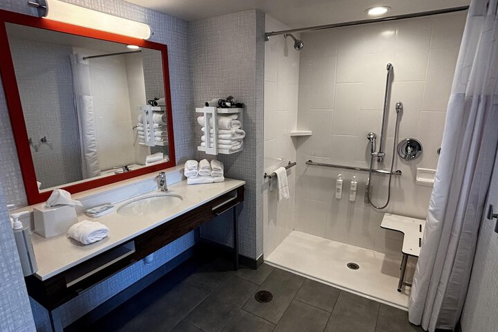 Hampton Inn & Suites Erie Bayfront