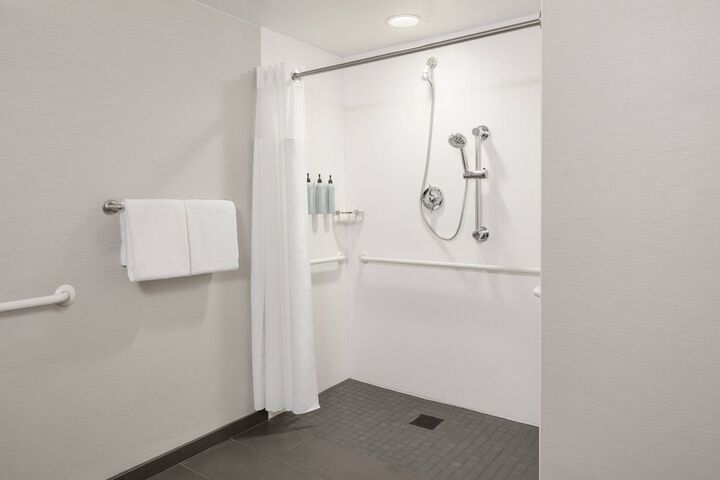 Courtyard by Marriott Portland Airport