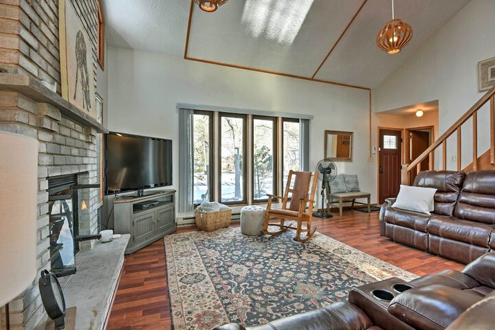 Poconos Vacation Rental w / Pool Access & Hot Tub!