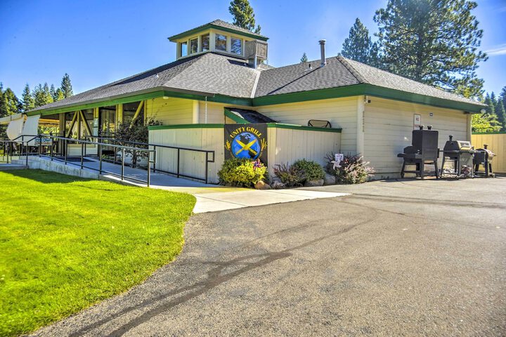 Charming Chester Home w / Furnished Porch!