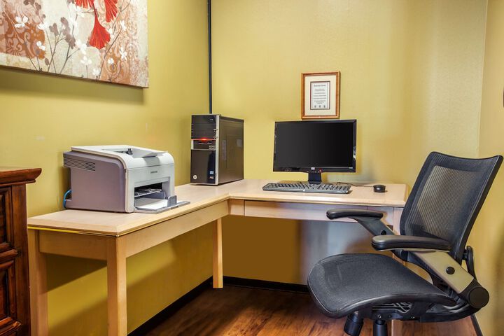 Business Center 33 of 33
