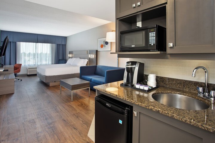Room 34 of 82