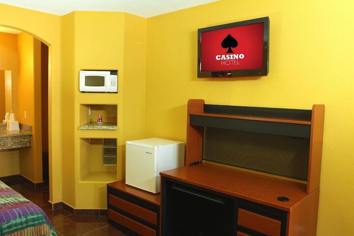 Room 4 of 12